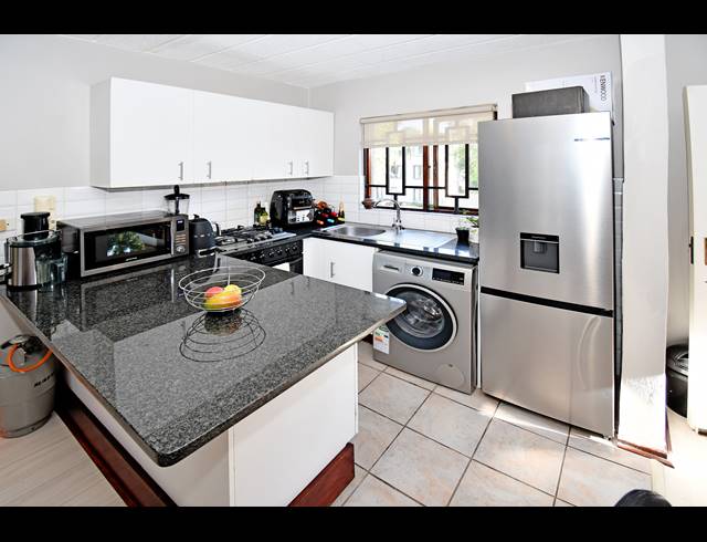 1 BEDROOM APARTMENT FOR SALE IN CRAIGHALL